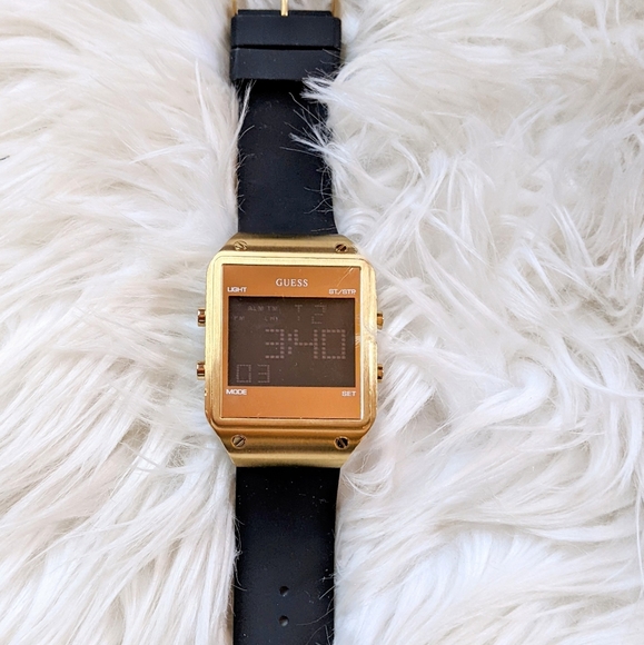 VTG Retro Two-Tone Gold & Black Men's 80's-90's Guess Watch Heavy, Works! - Picture 2 of 9